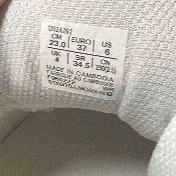 ASICS Japan S Women’s 6 White Leather Iridescent Heel 1202A292-100 NIB - Picture 10 of 10